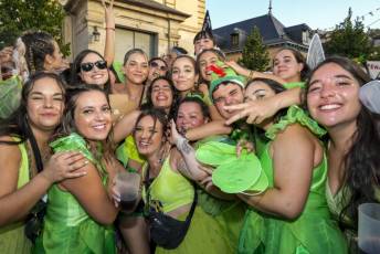 Fotogalería Pregón Fiestas y Desfile de Peñas en La Granja de San Ildefonso 33 Pregón Fiestas y Desfile de Peñas en La Granja