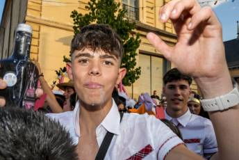 Fotogalería Pregón Fiestas y Desfile de Peñas en La Granja de San Ildefonso 122 Pregón Fiestas y Desfile de Peñas en La Granja