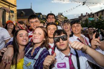 Fotogalería Pregón Fiestas y Desfile de Peñas en La Granja de San Ildefonso 18 Pregón Fiestas y Desfile de Peñas en La Granja