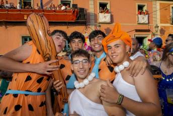 Fotogalería Pregón Fiestas y Desfile de Peñas en La Granja de San Ildefonso 26 Pregón Fiestas y Desfile de Peñas en La Granja