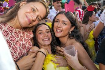 Fotogalería Pregón Fiestas y Desfile de Peñas en La Granja de San Ildefonso 35 Pregón Fiestas y Desfile de Peñas en La Granja