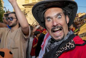 Fotogalería Pregón Fiestas y Desfile de Peñas en La Granja de San Ildefonso 107 Pregón Fiestas y Desfile de Peñas en La Granja