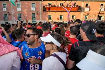 Fotogalería Pregón Fiestas y Desfile de Peñas en La Granja de San Ildefonso 85 Pregón Fiestas y Desfile de Peñas en La Granja