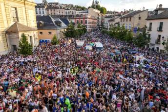 Fotogalería Pregón Fiestas y Desfile de Peñas en La Granja de San Ildefonso 129 Pregón Fiestas y Desfile de Peñas en La Granja