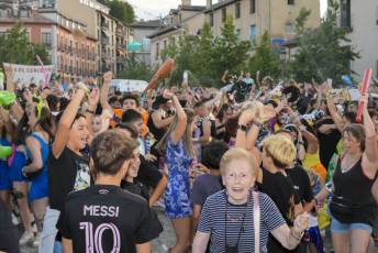 Fotogalería Pregón Fiestas y Desfile de Peñas en La Granja de San Ildefonso 111 Pregón Fiestas y Desfile de Peñas en La Granja