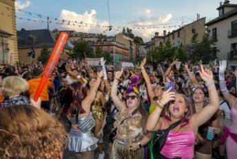 Fotogalería Pregón Fiestas y Desfile de Peñas en La Granja de San Ildefonso 19 Pregón Fiestas y Desfile de Peñas en La Granja