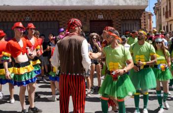 Fotogalería Pregón y Desfile de Peñas en La Lastrilla 28 Pregón y Desfile de Peñas en La Lastrilla