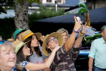 Fotogalería Procesión Nuestra Señora del Rosario, Desfile de Peñas y Pregón en Valsaín 73 Procesión Nuestra Señora del Rosario Desfile y Pregón en Vals