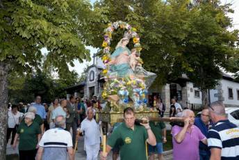 Fotogalería Procesión Nuestra Señora del Rosario, Desfile de Peñas y Pregón en Valsaín 13 Procesión Nuestra Señora del Rosario Desfile y Pregón en Vals