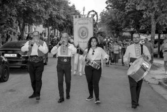Fotogalería Procesión Nuestra Señora del Rosario, Desfile de Peñas y Pregón en Valsaín 42 Procesión Nuestra Señora del Rosario Desfile y Pregón en Vals