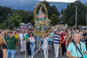 Fotogalería Procesión Nuestra Señora del Rosario, Desfile de Peñas y Pregón en Valsaín 71 Procesión Nuestra Señora del Rosario Desfile y Pregón en Vals