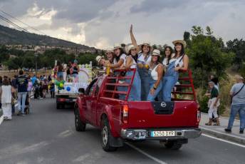 Fotogalería Procesión Nuestra Señora del Rosario, Desfile de Peñas y Pregón en Valsaín 83 Procesión Nuestra Señora del Rosario Desfile y Pregón en Vals