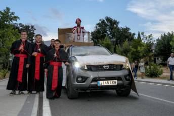 Fotogalería Procesión Nuestra Señora del Rosario, Desfile de Peñas y Pregón en Valsaín 99 Procesión Nuestra Señora del Rosario Desfile y Pregón en Vals