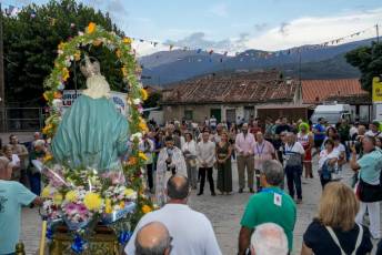 Fotogalería Procesión Nuestra Señora del Rosario, Desfile de Peñas y Pregón en Valsaín 30 Procesión Nuestra Señora del Rosario Desfile y Pregón en Vals