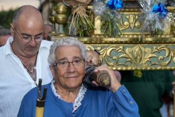 Fotogalería Procesión Nuestra Señora del Rosario, Desfile de Peñas y Pregón en Valsaín 41 Procesión Nuestra Señora del Rosario Desfile y Pregón en Vals