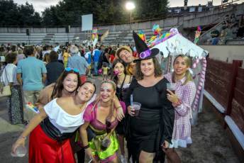 Fotogalería Procesión Nuestra Señora del Rosario, Desfile de Peñas y Pregón en Valsaín 105 Procesión Nuestra Señora del Rosario Desfile y Pregón en Vals