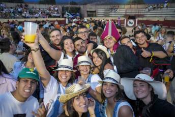 Fotogalería Procesión Nuestra Señora del Rosario, Desfile de Peñas y Pregón en Valsaín 117 Procesión Nuestra Señora del Rosario Desfile y Pregón en Vals