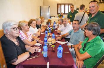 Fotogalería 50 Aniversario Peña el Tizo. Homenaje a Nuestros Mayores en Valsaín 70 50 Aniversario Peña El Tizo Homenaje a Nuestros Mayores en Vals