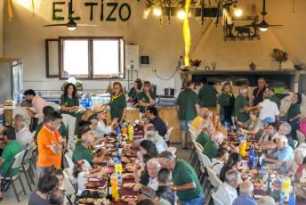 Fotogalería 50 Aniversario Peña el Tizo. Homenaje a Nuestros Mayores en Valsaín 38 50 Aniversario Peña El Tizo Homenaje a Nuestros Mayores en Vals