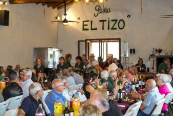 Fotogalería 50 Aniversario Peña el Tizo. Homenaje a Nuestros Mayores en Valsaín 75 50 Aniversario Peña El Tizo Homenaje a Nuestros Mayores en Vals