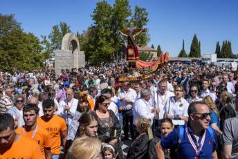 Fotogalería Entrada Portalón Cristo del Caloco en El Espinar 7 Entrada Portalón Cristo del Caloco en El Espinar
