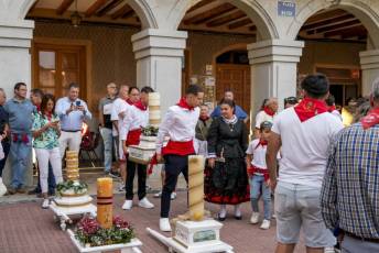 Fotogalería Ofrenda de los Cirios en Santa María La Real de Nieva 74 Ofrenda de los Cirios en Santa Maria la Real de Nieva
