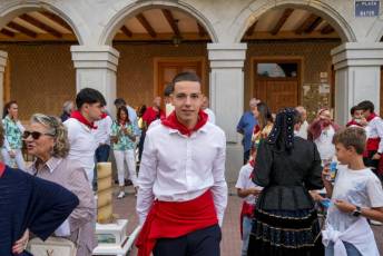 Fotogalería Ofrenda de los Cirios en Santa María La Real de Nieva 8 Ofrenda de los Cirios en Santa Maria la Real de Nieva