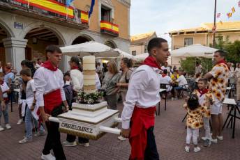 Fotogalería Ofrenda de los Cirios en Santa María La Real de Nieva 58 Ofrenda de los Cirios en Santa Maria la Real de Nieva