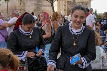Fotogalería Ofrenda de los Cirios en Santa María La Real de Nieva 104 Ofrenda de los Cirios en Santa Maria la Real de Nieva