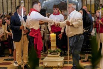 Fotogalería Ofrenda de los Cirios en Santa María La Real de Nieva 79 Ofrenda de los Cirios en Santa Maria la Real de Nieva