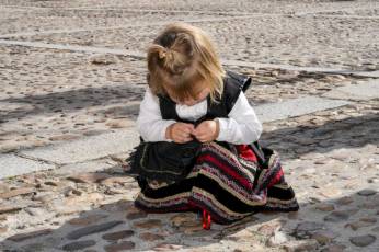 Fotogalería I Concentración Traje Regional en Martín Muñoz de las Posadas 130 Fotografía: Miguel Angel Fernández