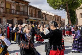 Fotogalería I Concentración Traje Regional en Martín Muñoz de las Posadas 4 Fotografía: Miguel Angel Fernández