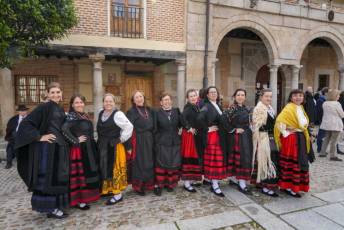 Fotogalería I Concentración Traje Regional en Martín Muñoz de las Posadas 20 Fotografía: Miguel Angel Fernández