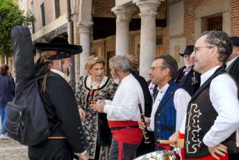 Fotogalería I Concentración Traje Regional en Martín Muñoz de las Posadas 87 Fotografía: Miguel Angel Fernández