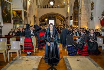 Fotogalería I Concentración Traje Regional en Martín Muñoz de las Posadas 156 Fotografía: Miguel Angel Fernández