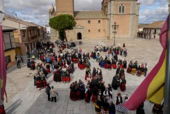 Fotogalería I Concentración Traje Regional en Martín Muñoz de las Posadas 76 Fotografía: Miguel Angel Fernández