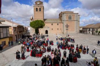 Fotogalería I Concentración Traje Regional en Martín Muñoz de las Posadas 123 Fotografía: Miguel Angel Fernández