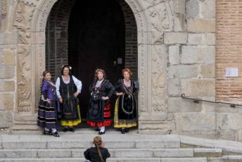 Fotogalería I Concentración Traje Regional en Martín Muñoz de las Posadas 129 Fotografía: Miguel Angel Fernández
