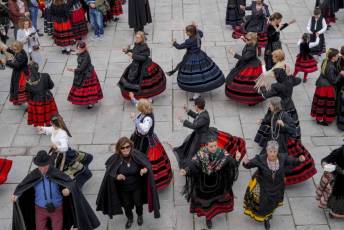 Fotogalería I Concentración Traje Regional en Martín Muñoz de las Posadas 42 Fotografía: Miguel Angel Fernández