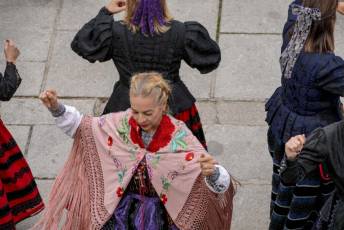 Fotogalería I Concentración Traje Regional en Martín Muñoz de las Posadas 12 Fotografía: Miguel Angel Fernández