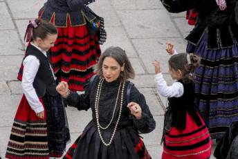 Fotogalería I Concentración Traje Regional en Martín Muñoz de las Posadas 23 Fotografía: Miguel Angel Fernández