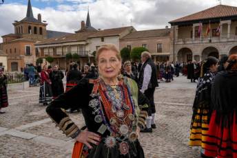 Fotogalería I Concentración Traje Regional en Martín Muñoz de las Posadas 144 Fotografía: Miguel Angel Fernández