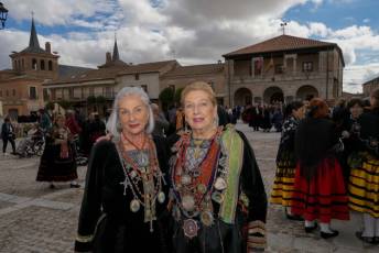 Fotogalería I Concentración Traje Regional en Martín Muñoz de las Posadas 82 Fotografía: Miguel Angel Fernández