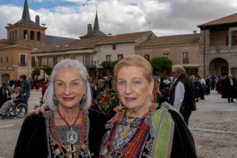 Fotogalería I Concentración Traje Regional en Martín Muñoz de las Posadas 67 Fotografía: Miguel Angel Fernández