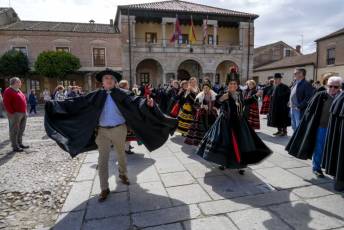 Fotogalería I Concentración Traje Regional en Martín Muñoz de las Posadas 105 Fotografía: Miguel Angel Fernández