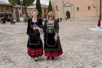 Fotogalería I Concentración Traje Regional en Martín Muñoz de las Posadas 154 Fotografía: Miguel Angel Fernández