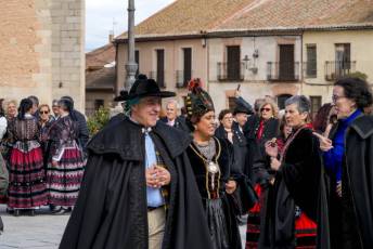 Fotogalería I Concentración Traje Regional en Martín Muñoz de las Posadas 13 Fotografía: Miguel Angel Fernández