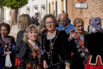 Fotogalería I Concentración Traje Regional en Martín Muñoz de las Posadas 97 Fotografía: Miguel Angel Fernández