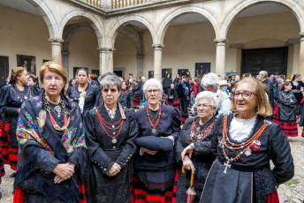 Fotogalería I Concentración Traje Regional en Martín Muñoz de las Posadas 153 Fotografía: Miguel Angel Fernández