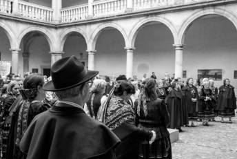 Fotogalería I Concentración Traje Regional en Martín Muñoz de las Posadas 127 Fotografía: Miguel Angel Fernández